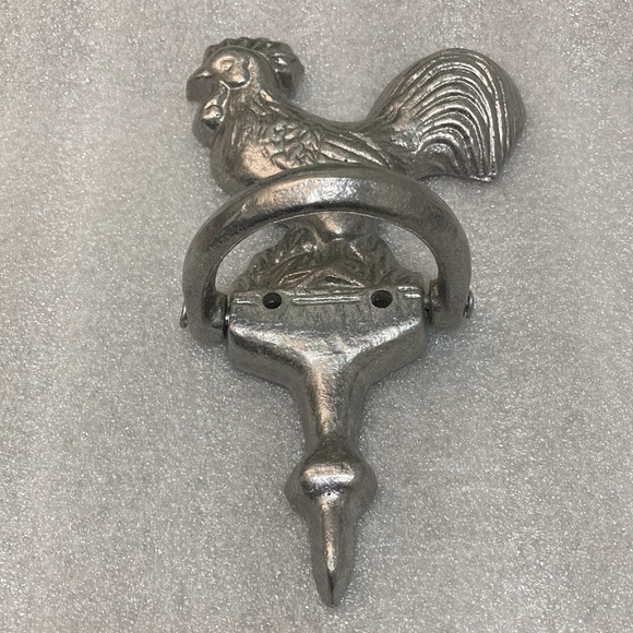 NWOT - Cast Iron Style Silver Tone Rooster Door Knocker Built-In Striking Plate - Picture 6 of 8